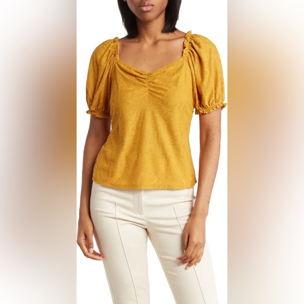 STATUS Sweetheart Neck Puff Sleeve Top
CHENAULT SIZE L New condition